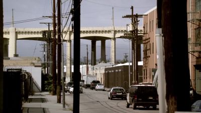 Ahead, you see the bridge. - Bosch