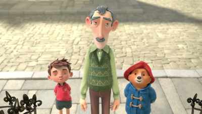 Ahem. Can we have our ball back,
please? - The Adventures of Paddington