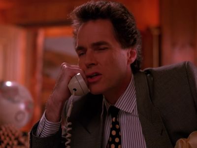 - Ahem.
- Hello. - Twin Peaks