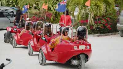 - Ahh!
- Don't crash into us! - The Real Housewives Ultimate Girls Trip