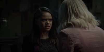 -AHH!
-I'M LOOKING FOR BATWOMAN, - Batwoman