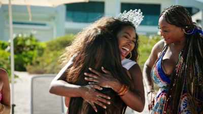- Ahh!
[laughs] - The Real Housewives Ultimate Girls Trip