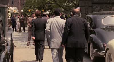 अहो, येथे येऊन, येथे येतात. - The Godfather