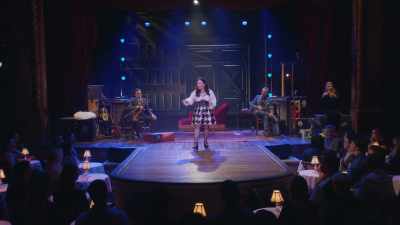 Ai de toate. Îl avem pe Lanterna Verde. - Alex Borstein: Corsets & Clown Suits