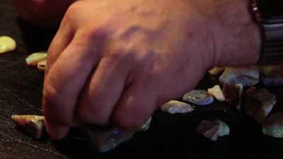 Aim too high and Yani risks
losing the sale. - Outback Opal Hunters