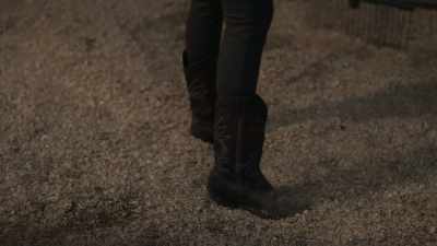 [Aimée chuckles] - Mistletoe Ranch