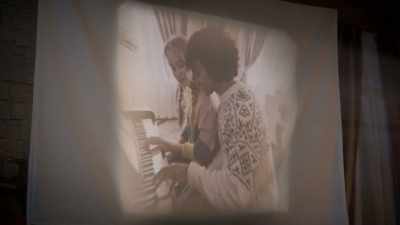 [Aimée sings]
♪ I never knew ♪ - Mistletoe Ranch