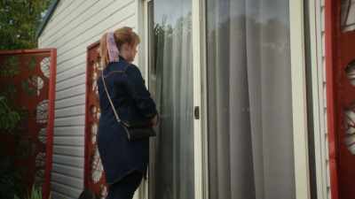 - [Ainsley] People say that
moving can be traumatic - Five Bedrooms