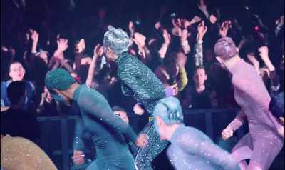♪ Ain't nothing to fear, baby ♪ - Vox Lux