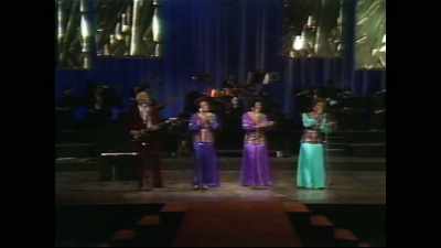 ♪ Ain't nobody worried - Women Who Rock