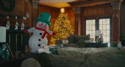 [air hissing]
[dramatic music] - Christmas Cowboy