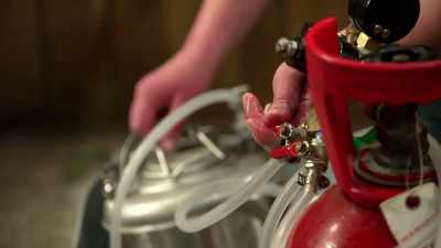 [air hissing] - Moonshiners: Master Distiller