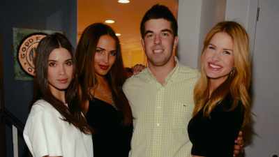 [air horn blowing] - Fyre Fraud