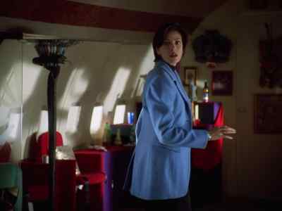 Air Sunday is about to leave the gate.
This is a nonsmoking flight. - Lois & Clark: The New Adventures of Superman