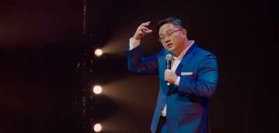Aku akan membeli helm,
dan bantalan lutut." - Dr Jason Leong: Ride with Caution