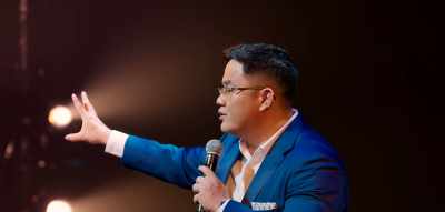 Aku memasang posternya - Dr Jason Leong: Ride with Caution