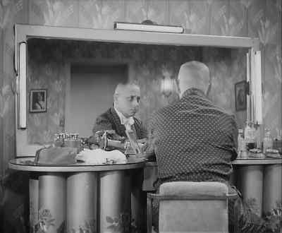 Al stood before the mirror. - The Great Flamarion