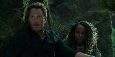 - Alan!
- [Alan groans] - Jurassic World: Dominion