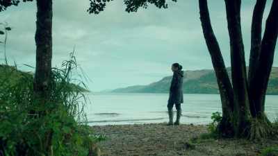 Alan, can you bring Evie
down to the station, please? - The Loch