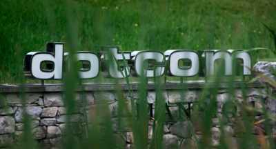 [Alan] This person turned up
who had changed
his name to Dotcom, - Kim Dotcom: Caught in the Web