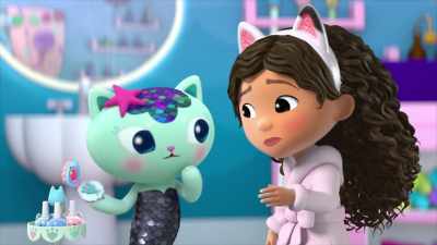 -[alarm blaring]
-Oh, we have to hurry! - Gabby's Dollhouse