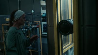 [alarm blaring] - Snowpiercer