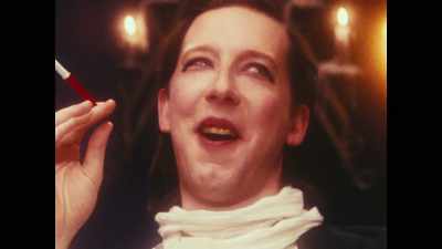 (alarm ringing)
♪♪♪ - The Twentieth Century