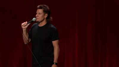 Ale máma dostala trvalou
a tehdy běžely v televizi - Theo Von: Regular People