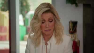 Alex doesn't like what
we are doing to the show - Ladies of the '80s: A Divas Christmas