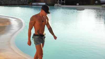 ALEX: I literally
couldn't look at Olivia, - Love Island