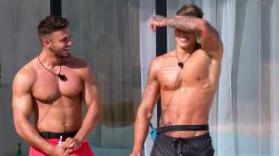 ALEX: Obviously,
I was the one reading
out the card, - Love Island