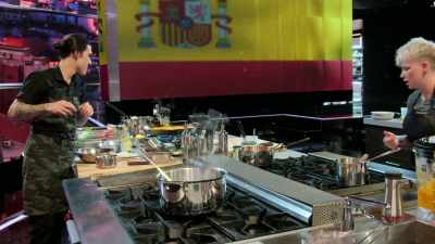 [Alex] The paella's looking good. - The Final Table