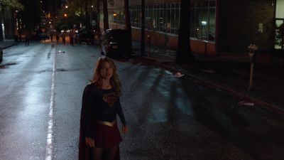 Alex, there's a dragon
on main street. - Supergirl