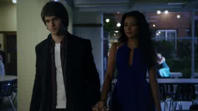 Alex: What's going on? - Pretty Little Liars