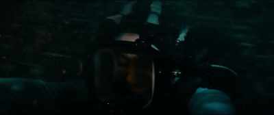 -[Alexa] | can't hold on!
-[Sasha] Mia, help! I'm falling! - 47 Meters Down: Uncaged