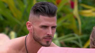 >> ALEXANDRA AND CARO. - Love Island