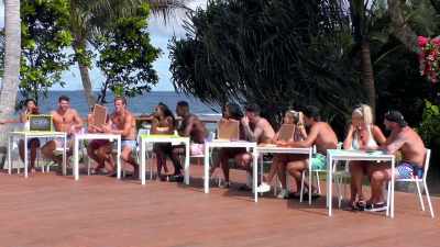 >> ALEXANDRA AND DYLAN? - Love Island