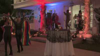 [Alexia] It feels like we're in, like,
this high school situation, - Buying Beverly Hills