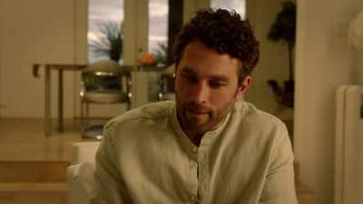 Algo debe haberte hecho infiel. - Couples Retreat Murder