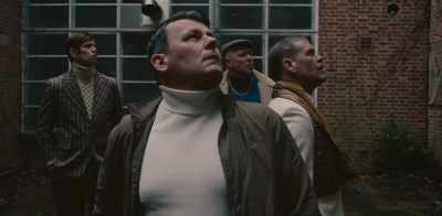 Algo no se siente bien, - Krays: Code of Silence