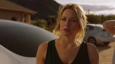 - Alguien no quiere que nos vayamos. - Couples Retreat Murder