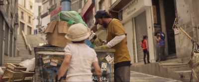 -Ali, look.
-[bottle rattling] - Paper Lives