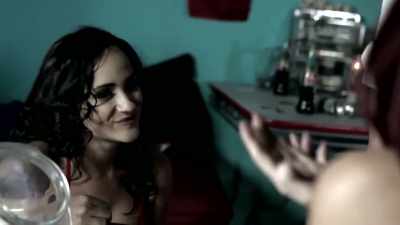 Ali moraćeš mi reći ko je bio! - Dracula in a Women's Prison