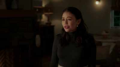 Ali, you moved across
the country. - Pretty Little Liars: The Perfectionists