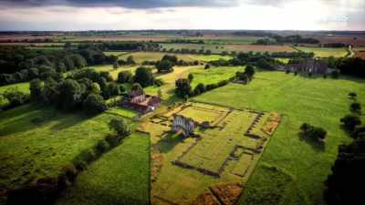 ALICE ROBERTS: As more and more
skeletons were uncovered, - Curse of the Ancients with Alice Roberts