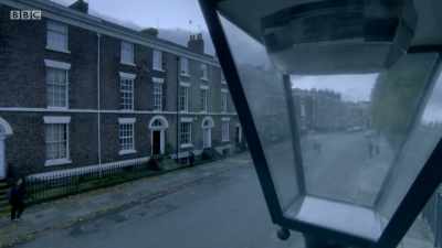 Alice's sudden death means
that these two children - A House Through Time