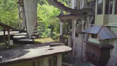 [Alicia]
James gave these structures - Mysteries of the Abandoned