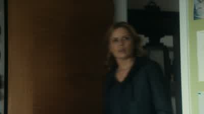 Alicia, move away from him. - Fear the Walking Dead