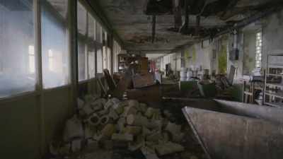 [Alicia] This building
isn't watertight. - Mysteries of the Abandoned