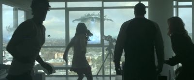 (Alien approaching)
- Alllrriigghht! - Skyline